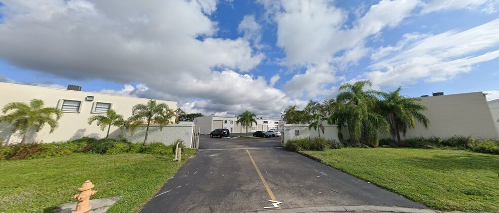 13977-13981 SW 140th St, Miami, FL en venta - Foto del edificio - Imagen 1 de 26