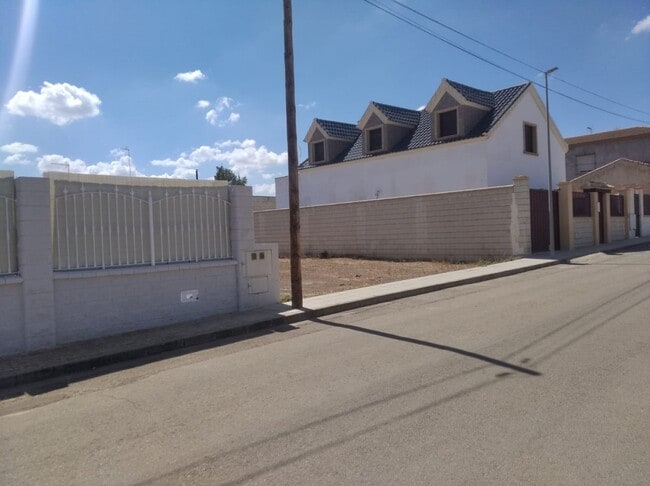 Más detalles de Calle Granada, 7, Lora de Estepa - Terreno en venta