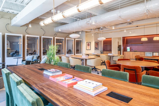 Más detalles de 201 E Washington St, Phoenix, AZ - Coworking en alquiler