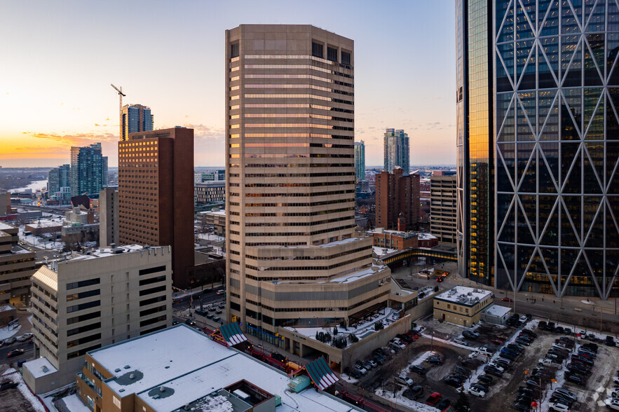 411 1st St SE, Calgary, AB en alquiler - Foto del edificio - Imagen 2 de 13