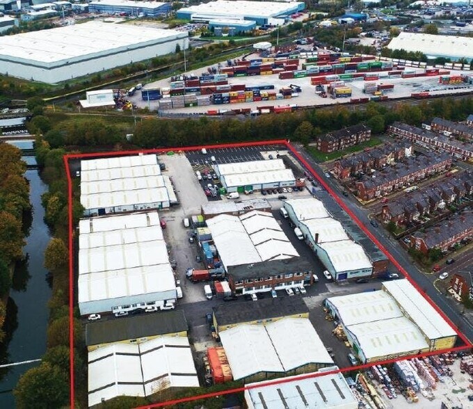 Longford Trading Estate, Manchester en alquiler - Foto del edificio - Imagen 2 de 5
