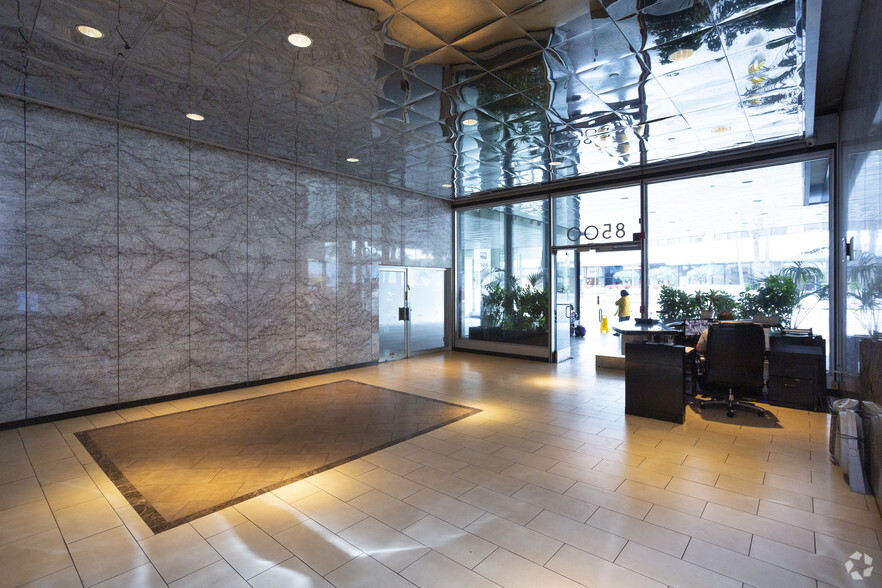 8500 Wilshire Blvd, Beverly Hills, CA en alquiler - Lobby - Imagen 3 de 5