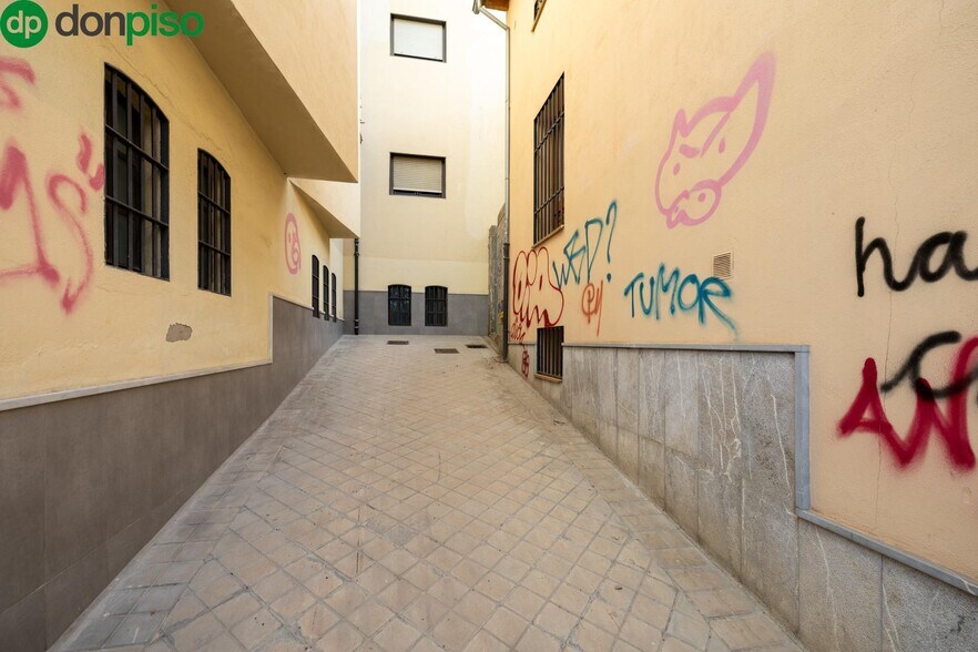 Calle Acera de San Ildefonso, 34, Granada, Granada en venta - Foto del edificio - Imagen 2 de 15