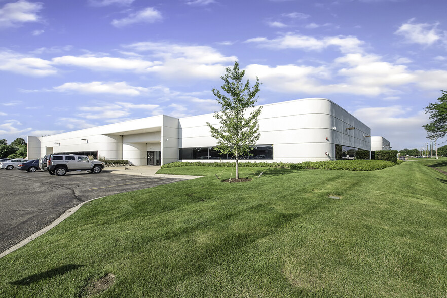 38555 Hills Tech Dr, Farmington Hills, MI en alquiler - Foto del edificio - Imagen 1 de 10