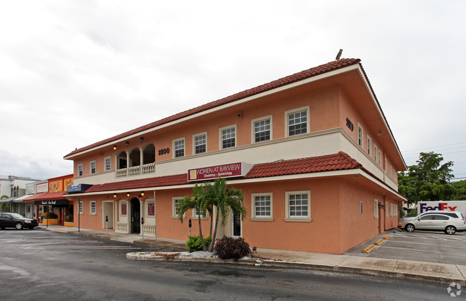 2800 E Commercial Blvd, Fort Lauderdale, FL en alquiler - Foto principal - Imagen 1 de 8