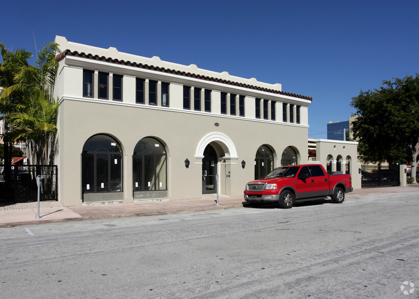 129-133 Sevilla Ave, Coral Gables, FL en alquiler - Foto del edificio - Imagen 2 de 20