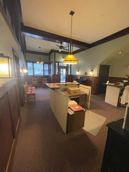 123 E 1st St, Monticello, IA en alquiler - Lobby - Imagen 2 de 6