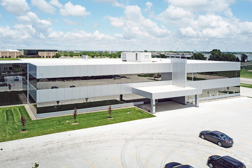 12100 Meredith Dr, Urbandale, IA en alquiler - Foto del edificio - Imagen 3 de 17