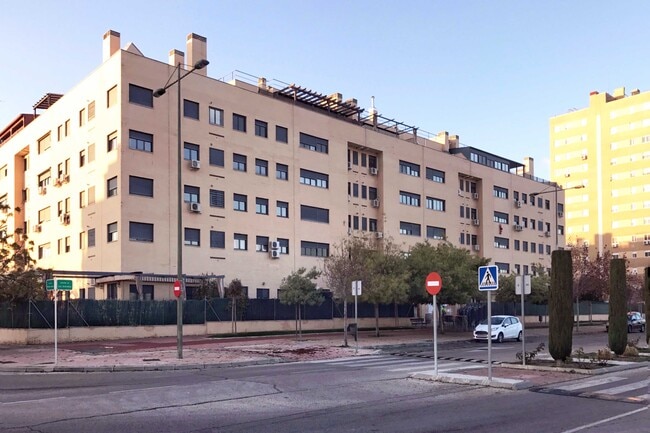 Más detalles de Calle Planeta Marte, 6, Parla - Edificio residencial​ en venta