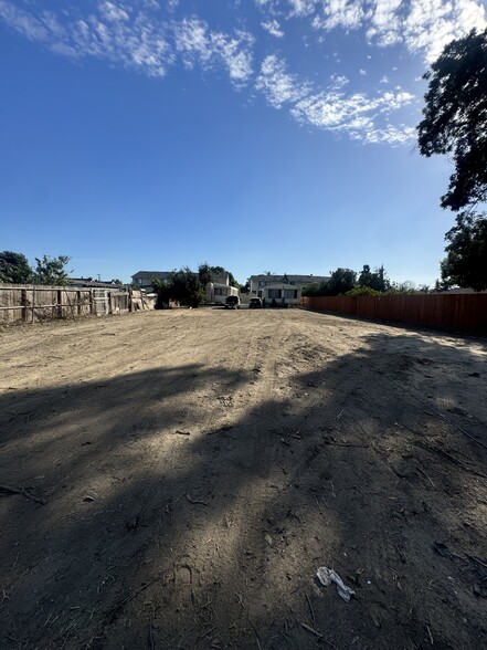 2444 E 124th St, Compton, CA en venta - Foto del edificio - Imagen 2 de 24