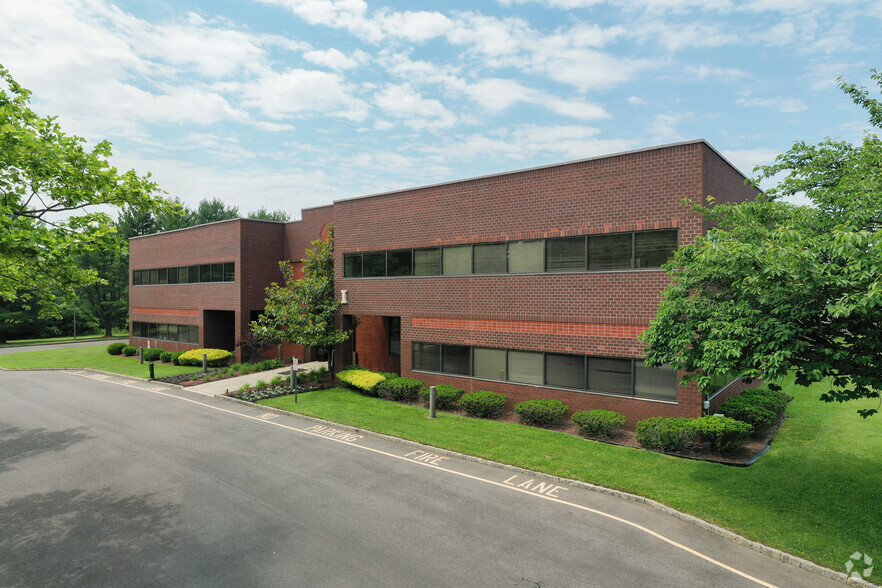 960 Holmdel Rd, Holmdel, NJ en alquiler - Foto del edificio - Imagen 1 de 9