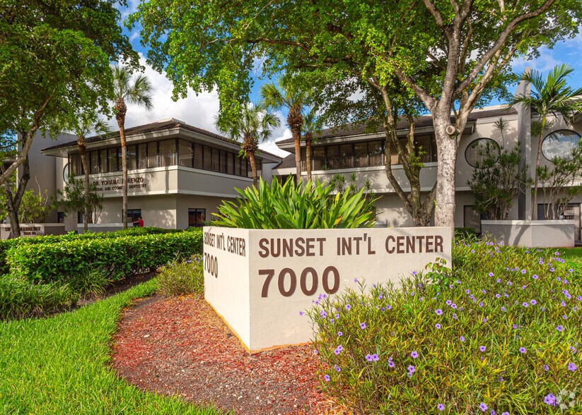 7000 SW 97th Ave, Miami, FL en venta - Foto del edificio - Imagen 1 de 6