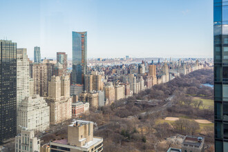 152 W 57th St, New York, NY en alquiler Foto del edificio- Imagen 2 de 10