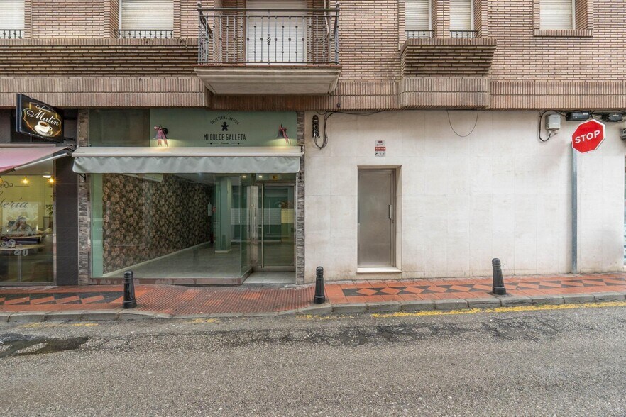 Local en Armilla, Granada en venta - Foto del edificio - Imagen 2 de 35