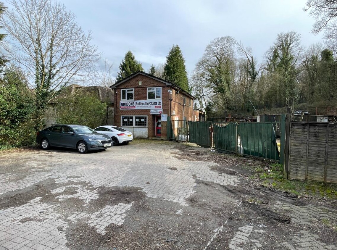 64 Holmer Green Rd, Hazlemere en venta Foto del edificio- Imagen 1 de 5