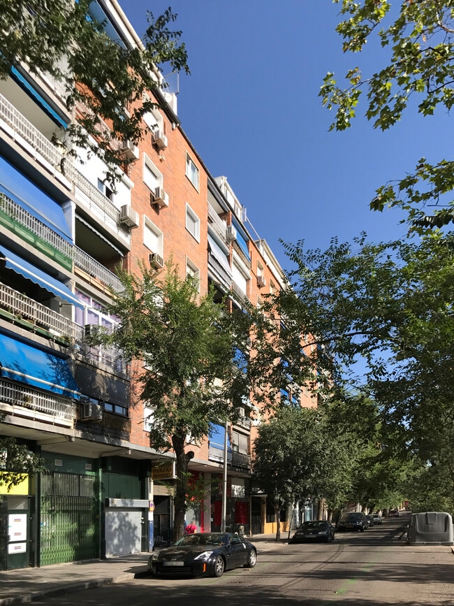 Más detalles de Calle de Manuel Ferrero, 5, Madrid - Edificio residencial​ en venta