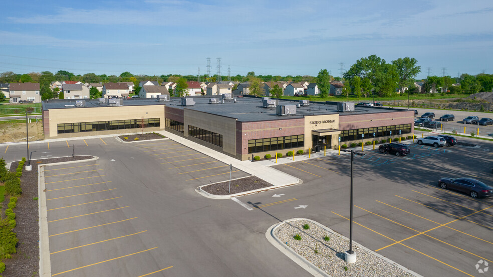 13041 10 Mile Rd, Warren, MI en alquiler - Foto del edificio - Imagen 3 de 6