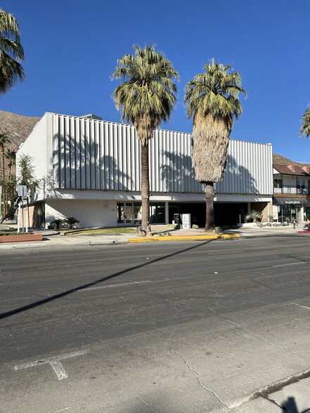 383 S Palm Canyon Dr, Palm Springs, CA en alquiler - Foto del edificio - Imagen 3 de 30