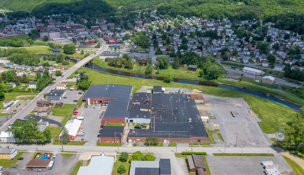 11 Gillis Ave, Ridgway, PA en alquiler - Foto del edificio - Imagen 1 de 4