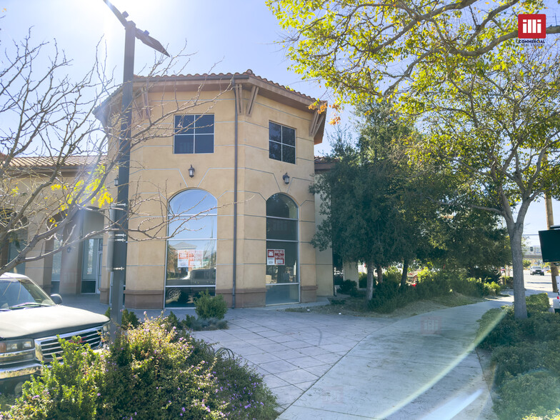 18760 Flying Tiger Dr, Canyon Country, CA en alquiler - Foto del edificio - Imagen 2 de 7