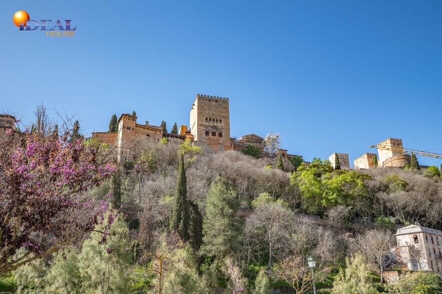 Calle Gumiel de San Pedro, 4, Granada, Granada en venta - Foto del edificio - Imagen 2 de 50