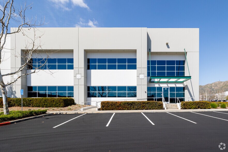 6335 Sycamore Canyon Blvd, Riverside, CA en alquiler - Foto del edificio - Imagen 2 de 7