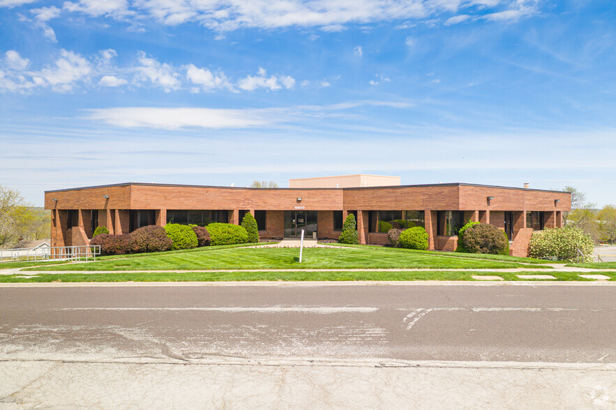 8600 W 110th St, Overland Park, KS en alquiler - Foto del edificio - Imagen 3 de 5