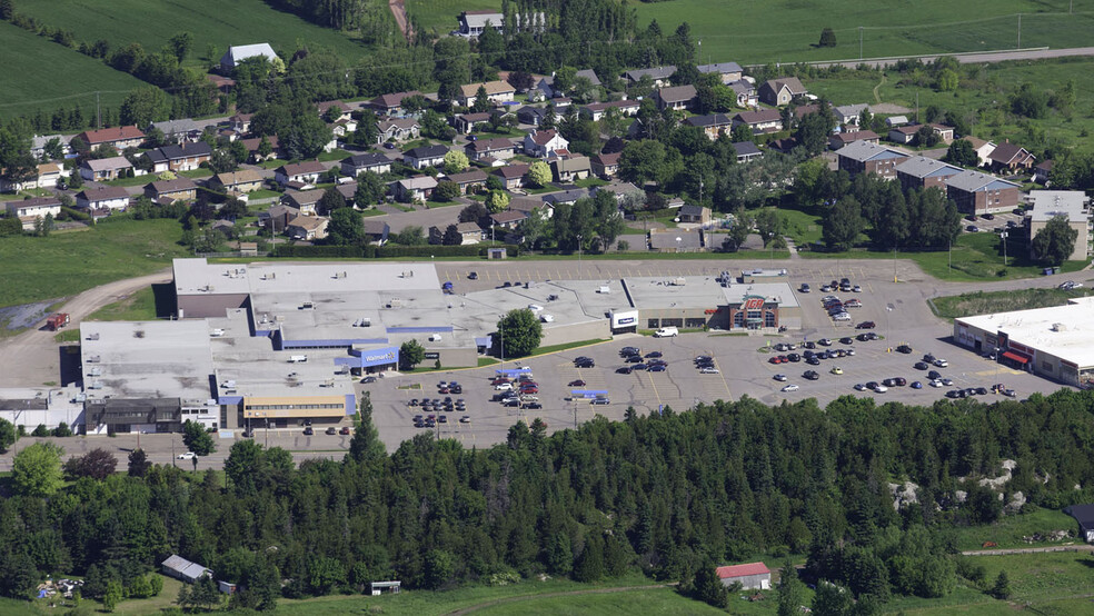 161-175 Rt 230 O, Kamouraska Mrc, QC en alquiler - Foto del edificio - Imagen 1 de 4