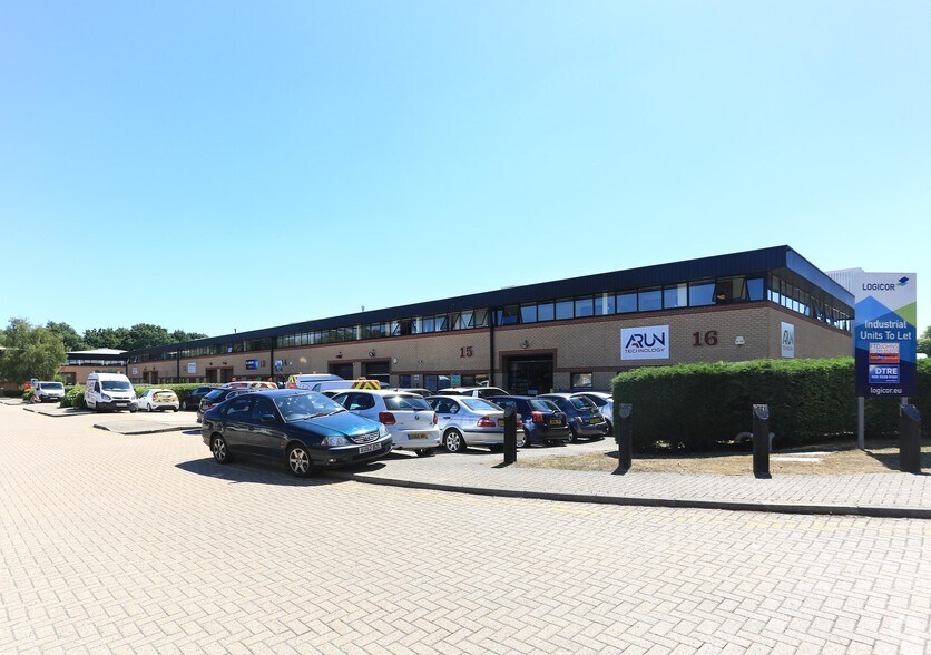 Newton Rd, Crawley en alquiler - Foto principal - Imagen 1 de 3