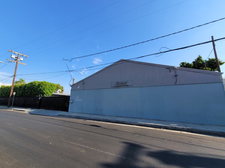 14837 Oxnard St, Van Nuys, CA en alquiler - Foto del edificio - Imagen 3 de 5