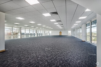 1200 Daresbury Park, Warrington en venta Foto del interior- Imagen 2 de 5