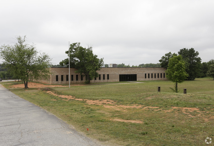 2 Tungsten Way, Duncan, SC en alquiler - Foto del edificio - Imagen 2 de 6