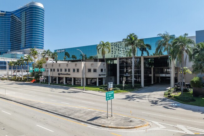 Más detalles de 1650 SE 17th St, Fort Lauderdale, FL - Oficina en alquiler