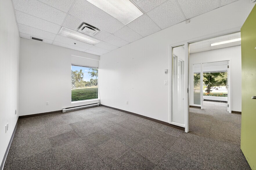 7210-7220 Rue Frederick-Banting, Saint-Laurent, QC en alquiler - Foto del edificio - Imagen 3 de 16