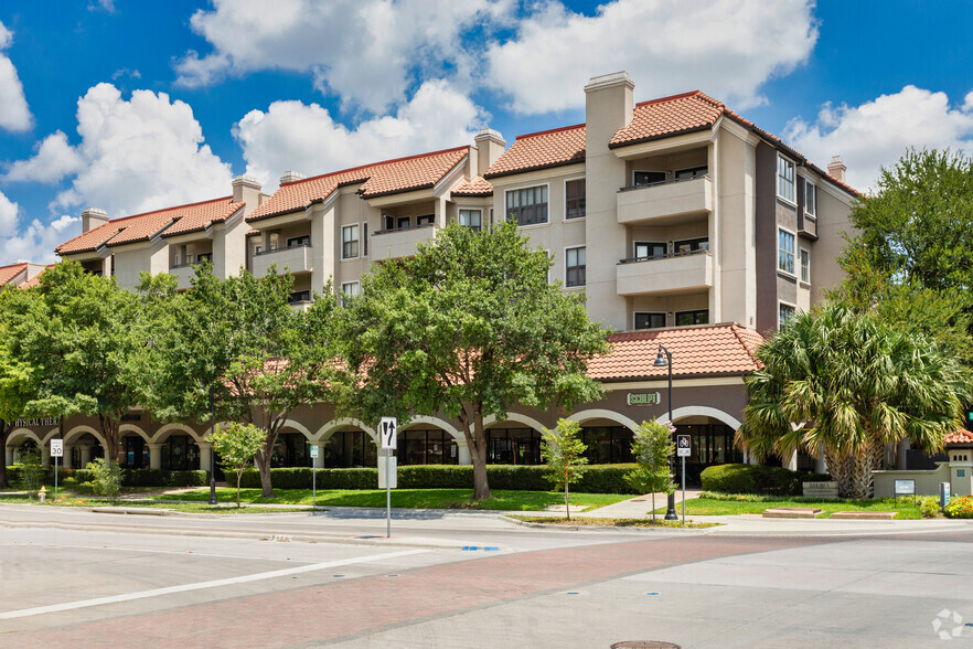 385 E Las Colinas Blvd, Irving, TX en alquiler - Foto del edificio - Imagen 2 de 16