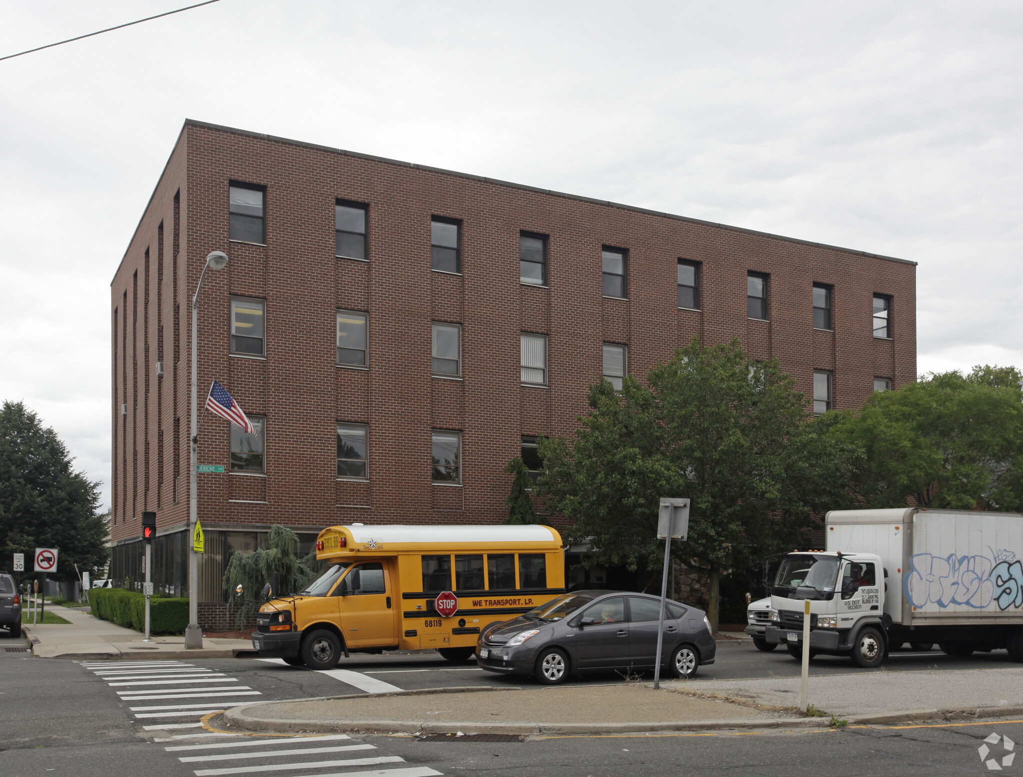 199 Jericho Tpke, Floral Park, NY en alquiler Foto del edificio- Imagen 1 de 15