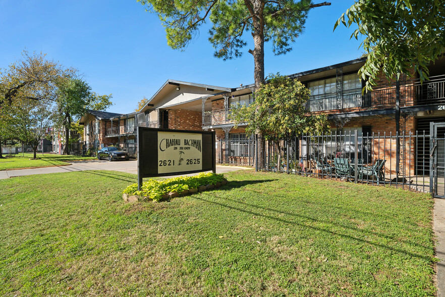 2621-2625 Webb Chapel Ext, Dallas, TX en venta - Foto del edificio - Imagen 1 de 37