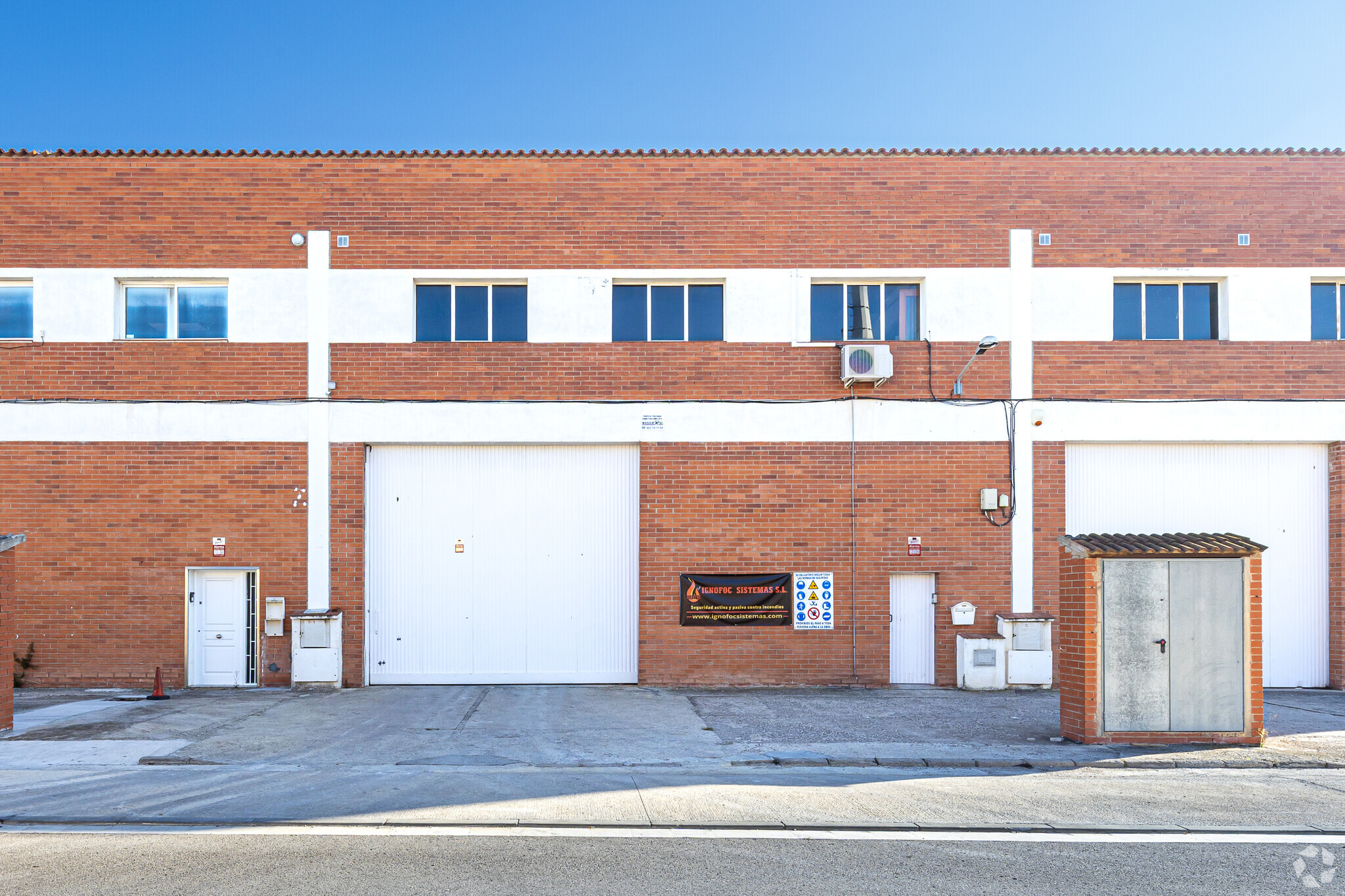 18 Carrer Marie Curie, Sant Esteve Sesrovires, Barcelona en venta Foto principal- Imagen 1 de 4