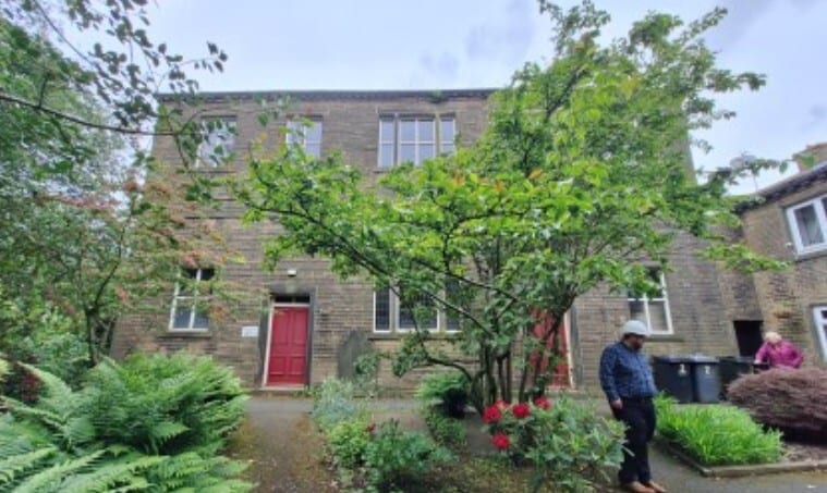 24 Albert Rd, Queensbury en venta Foto principal- Imagen 1 de 6