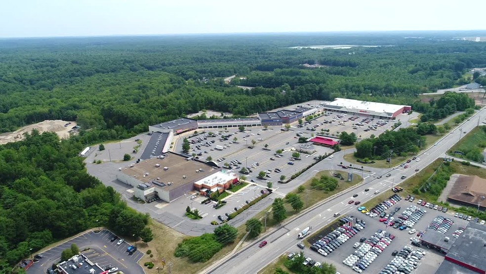 1364 Main St, Sanford, ME en alquiler - Vídeo de anuncio comercial - Imagen 2 de 9