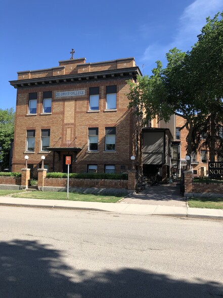 1101 Grafton Av, Moose Jaw, SK en venta - Foto del edificio - Imagen 2 de 4