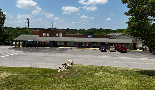 100-106 S Sterling Ave, Sugar Creek, MO en alquiler - Foto del edificio - Imagen 1 de 19