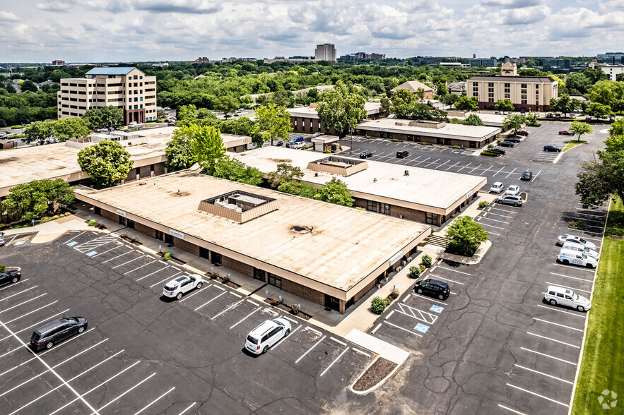 10540 Barkley St, Overland Park, KS en alquiler - Foto del edificio - Imagen 2 de 5