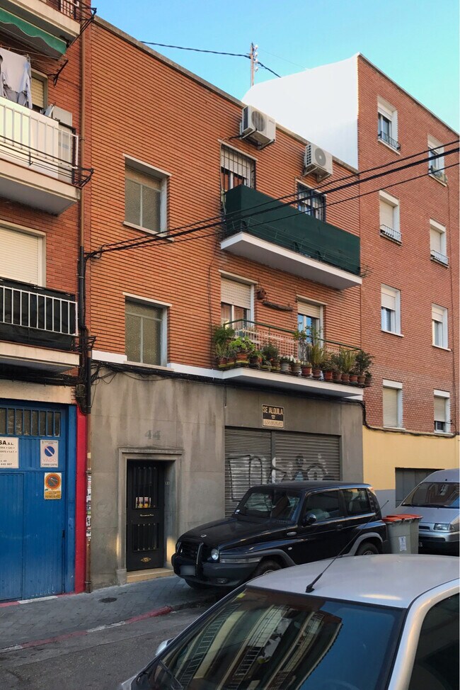 Más detalles de Calle de Peña de la Atalaya, 44, Madrid - Edificio residencial​ en venta