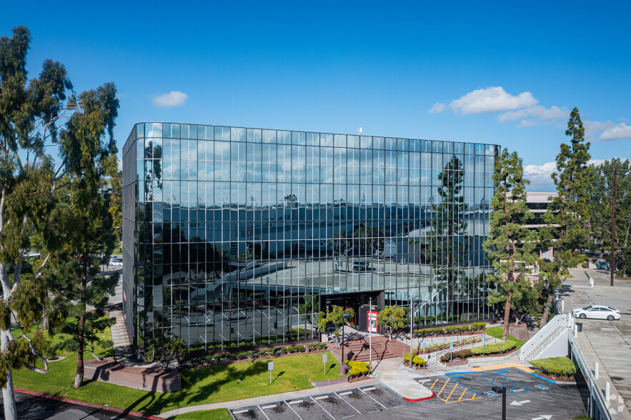 5800 S Eastern Ave, Commerce, CA en alquiler - Foto del edificio - Imagen 1 de 13