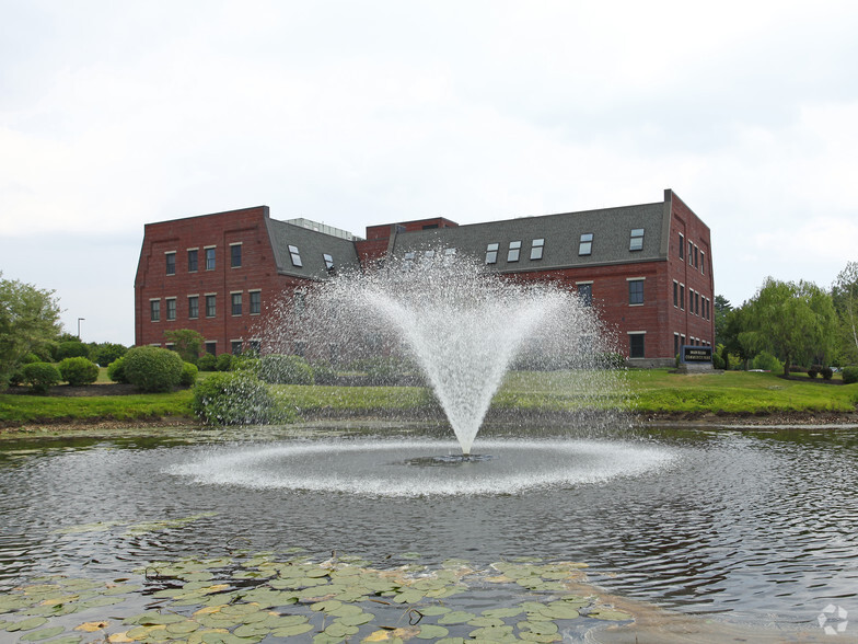 8 Commerce Dr, Bedford, NH en alquiler - Foto del edificio - Imagen 3 de 11