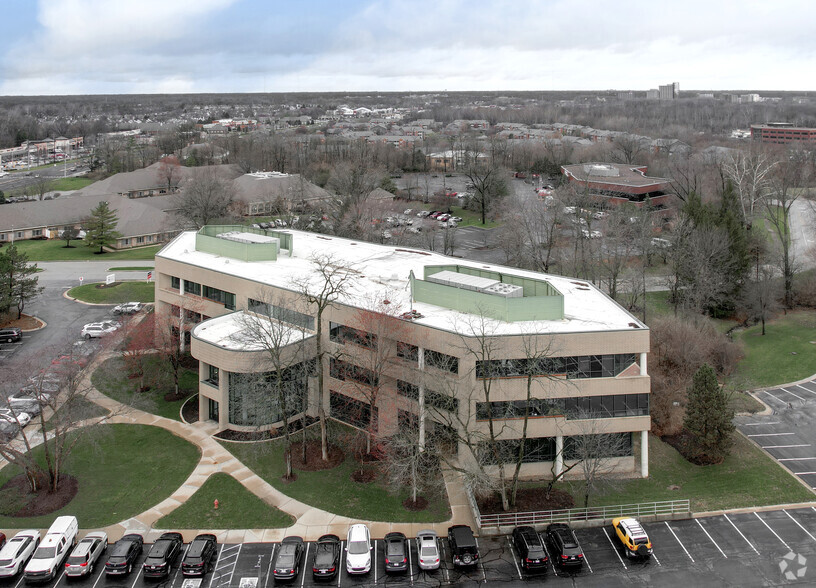 8275 Allison Pointe Trl, Indianapolis, IN en alquiler - Foto del edificio - Imagen 2 de 22