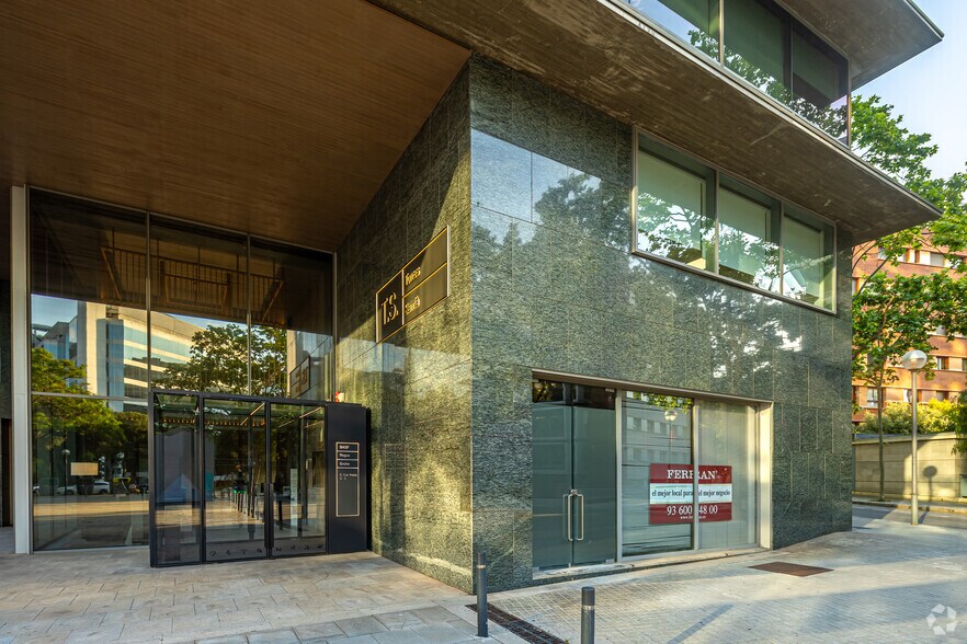 Local en Barcelona, Barcelona en alquiler - Foto del edificio - Imagen 2 de 2