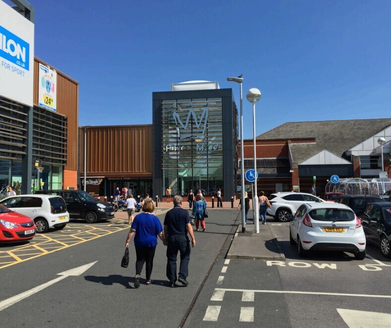 The Mead, Farnborough en alquiler Foto principal- Imagen 1 de 10