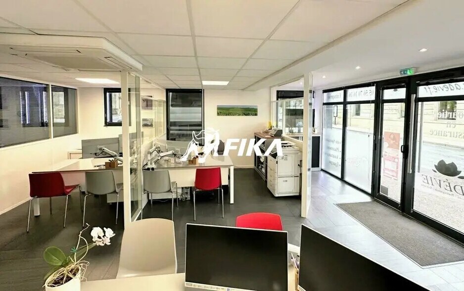 Local en Saint-Médard-en-Jalles en venta - Foto del edificio - Imagen 2 de 12